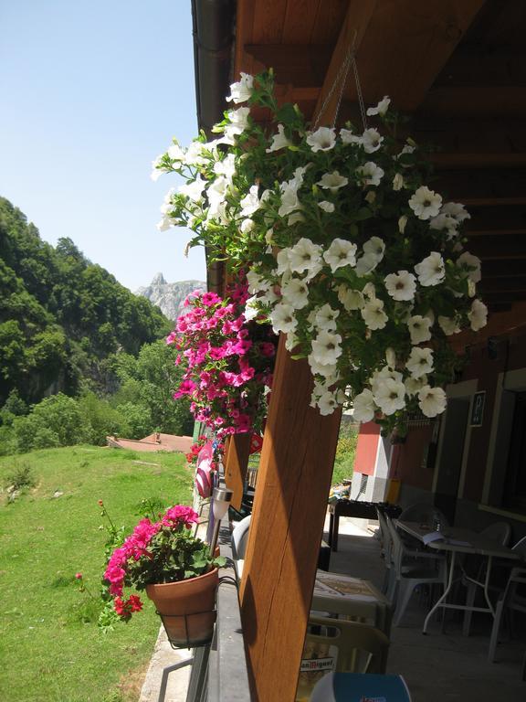 Hostal El Duje Tielve Екстер'єр фото