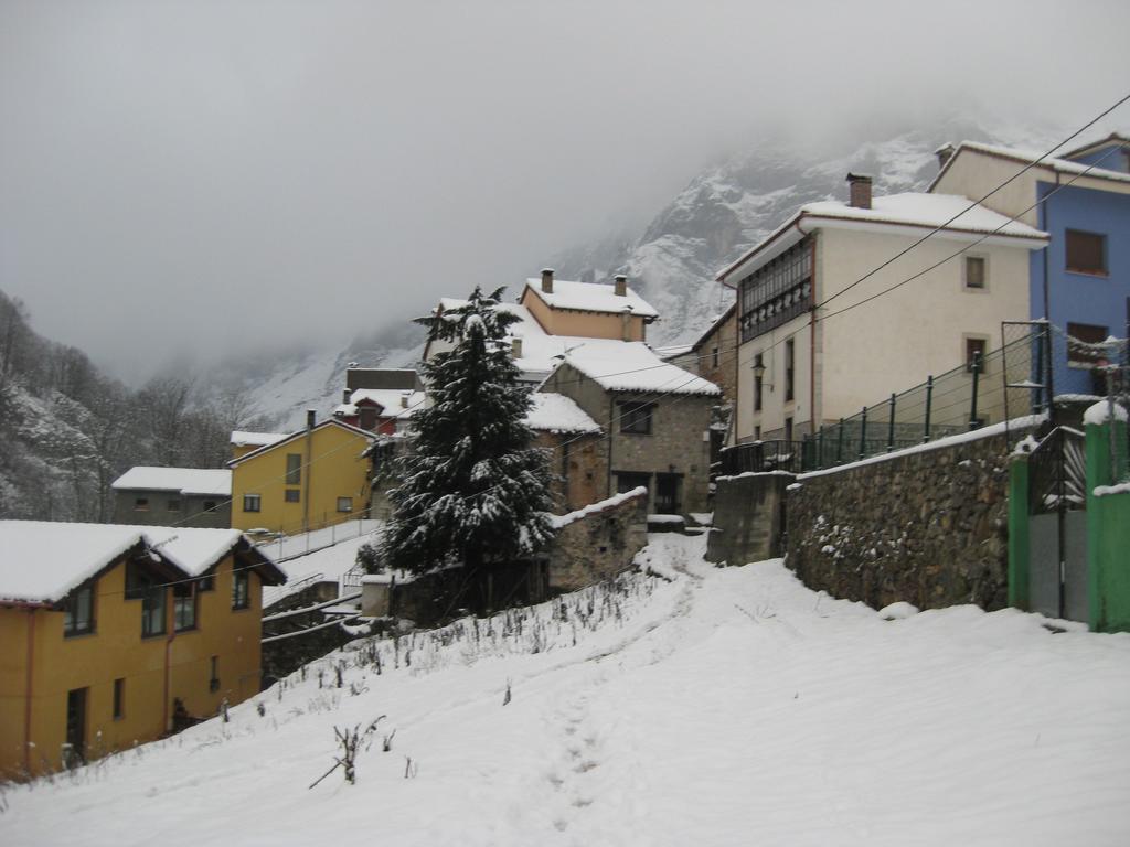 Hostal El Duje Tielve Екстер'єр фото